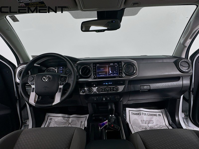 Toyota Tacoma 4WD Vehicle Full-screen Gallery Image 12