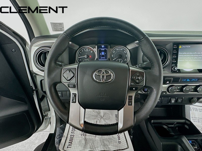 Toyota Tacoma 4WD Vehicle Full-screen Gallery Image 14