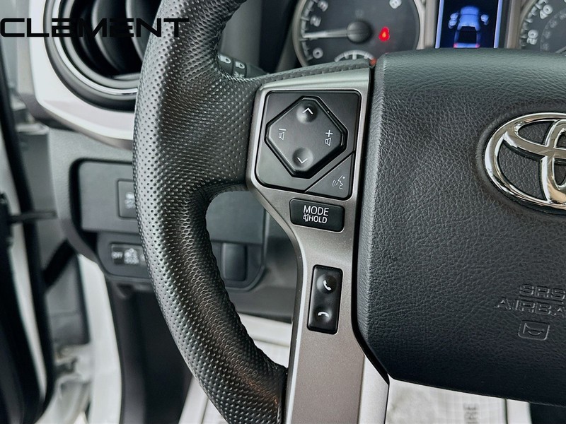 Toyota Tacoma 4WD Vehicle Full-screen Gallery Image 15