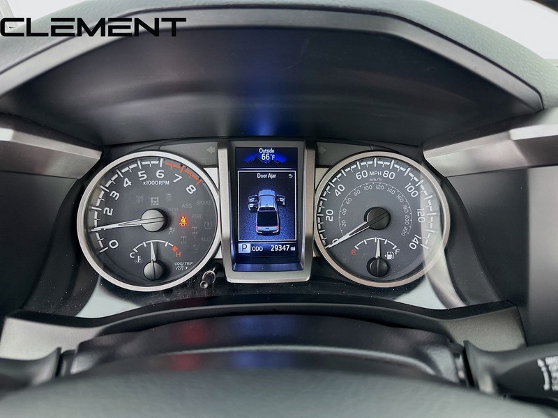 Toyota Tacoma 4WD Vehicle Full-screen Gallery Image 18