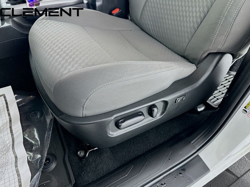 Toyota Tacoma 4WD Vehicle Full-screen Gallery Image 27