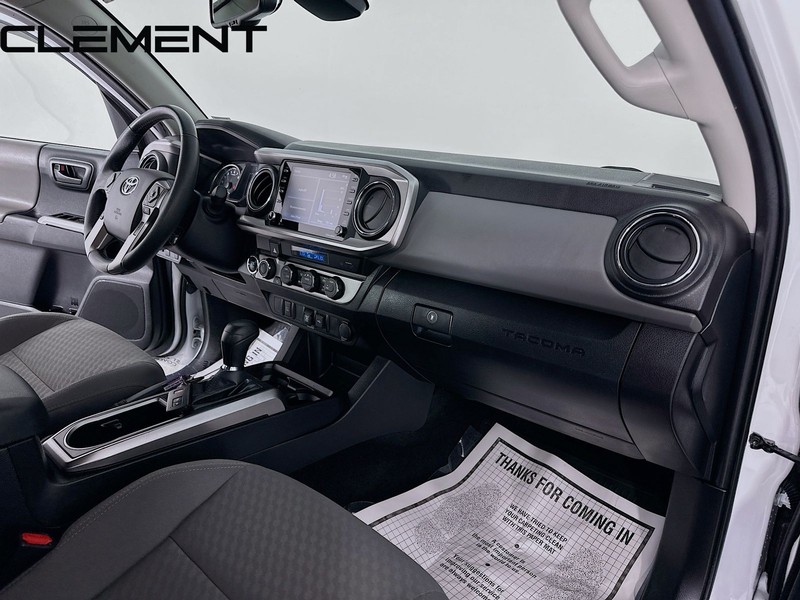 Toyota Tacoma 4WD Vehicle Full-screen Gallery Image 33