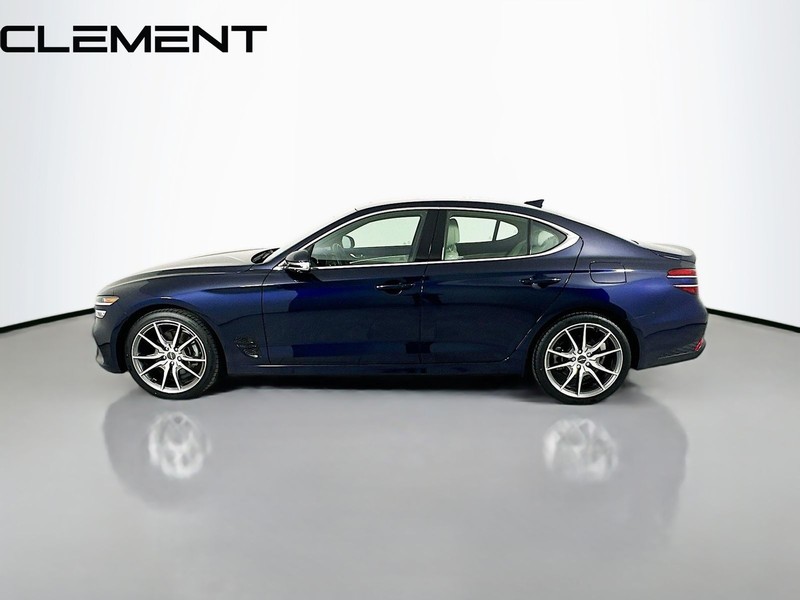 Genesis G70 Vehicle Full-screen Gallery Image 6