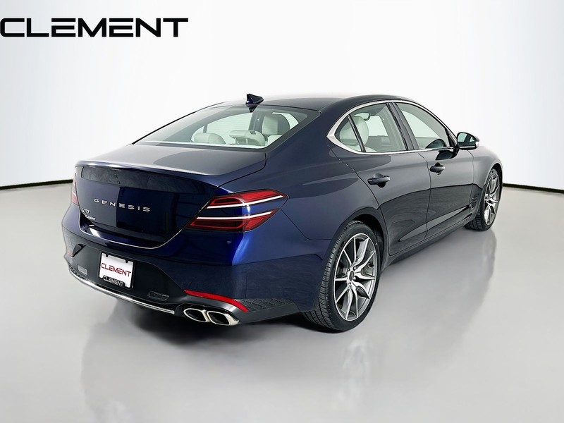Genesis G70 Vehicle Full-screen Gallery Image 7