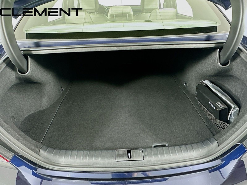 Genesis G70 Vehicle Full-screen Gallery Image 11