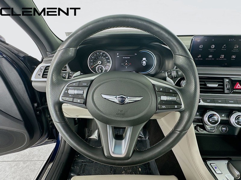 Genesis G70 Vehicle Full-screen Gallery Image 14