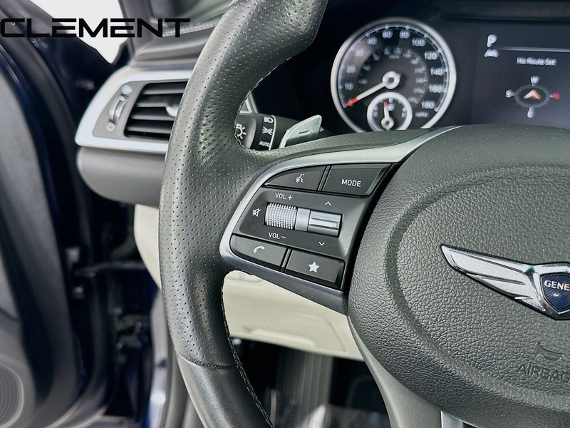 Genesis G70 Vehicle Full-screen Gallery Image 15