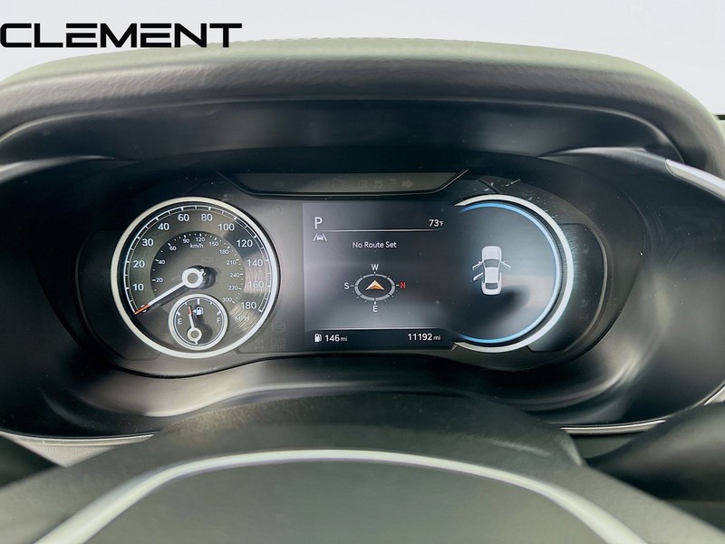 Genesis G70 Vehicle Full-screen Gallery Image 18