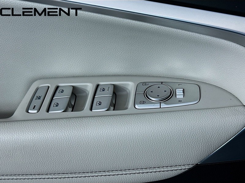 Genesis G70 Vehicle Full-screen Gallery Image 25