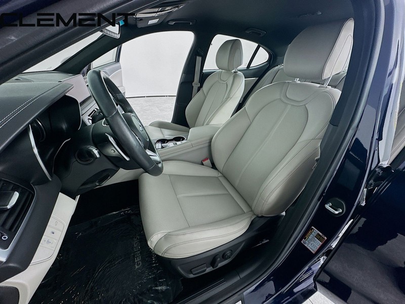 Genesis G70 Vehicle Full-screen Gallery Image 29