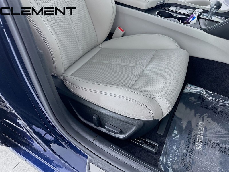 Genesis G70 Vehicle Full-screen Gallery Image 33