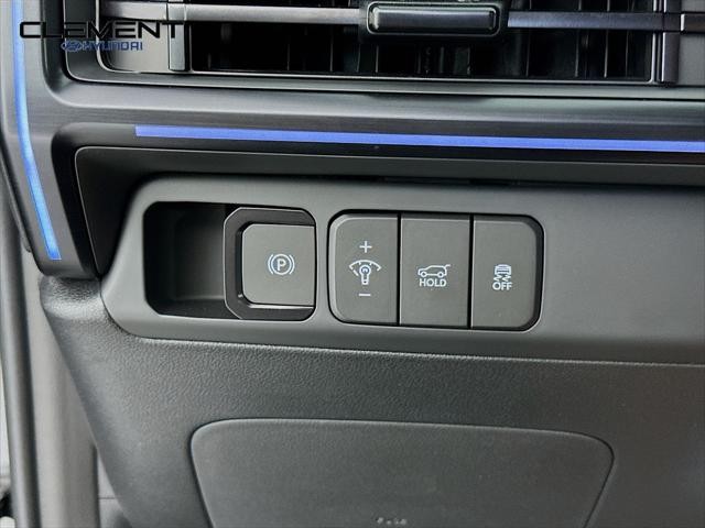 Hyundai Santa Fe Vehicle Full-screen Gallery Image 12
