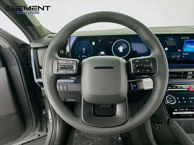 Hyundai Santa Fe Vehicle Full-screen Gallery Image 13