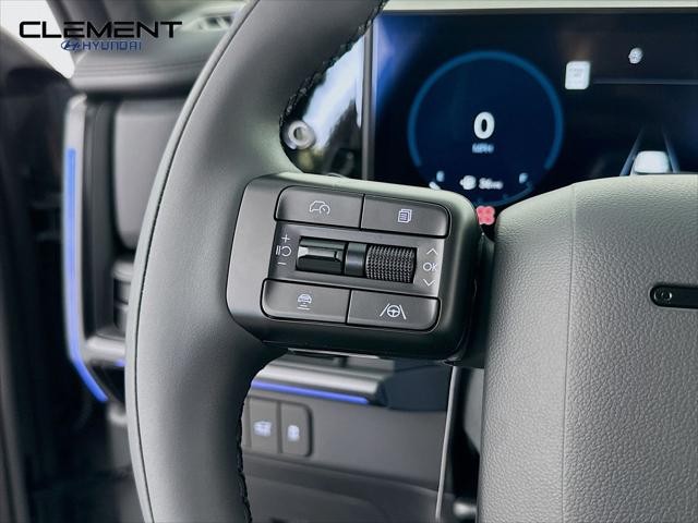 Hyundai Santa Fe Vehicle Full-screen Gallery Image 14