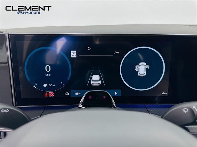 Hyundai Santa Fe Vehicle Full-screen Gallery Image 16