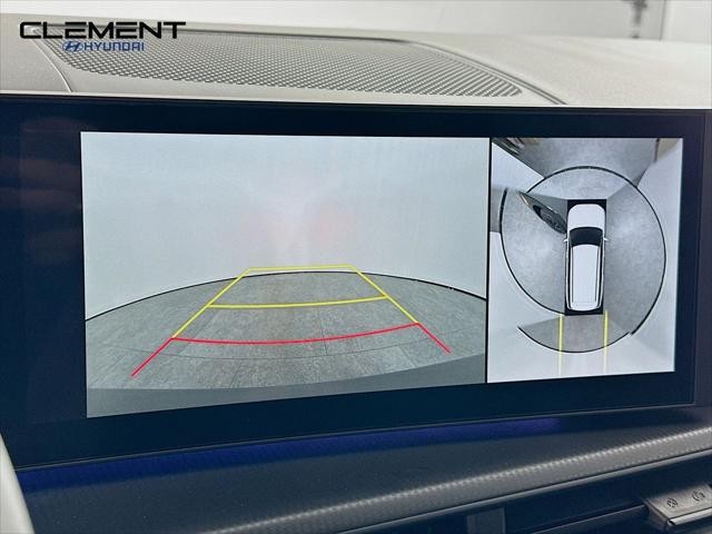 Hyundai Santa Fe Vehicle Full-screen Gallery Image 18