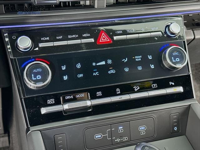 Hyundai Santa Fe Vehicle Full-screen Gallery Image 19