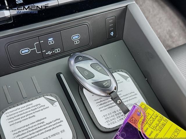 Hyundai Santa Fe Vehicle Full-screen Gallery Image 21
