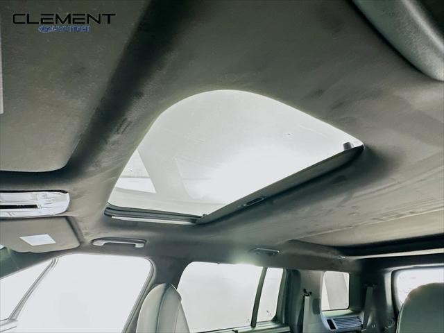 Hyundai Santa Fe Vehicle Full-screen Gallery Image 22