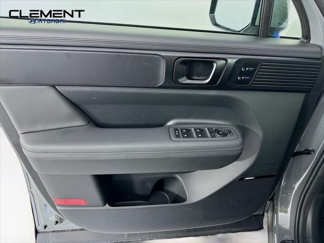 Hyundai Santa Fe Vehicle Full-screen Gallery Image 25