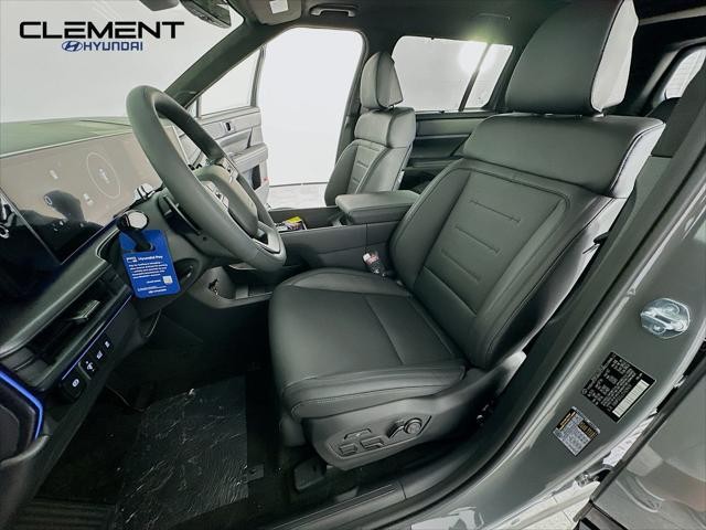 Hyundai Santa Fe Vehicle Full-screen Gallery Image 27