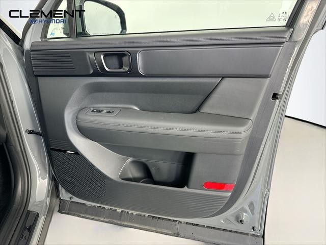 Hyundai Santa Fe Vehicle Full-screen Gallery Image 32