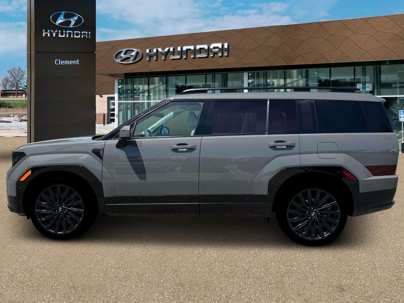 Hyundai Santa Fe Vehicle Full-screen Gallery Image 3