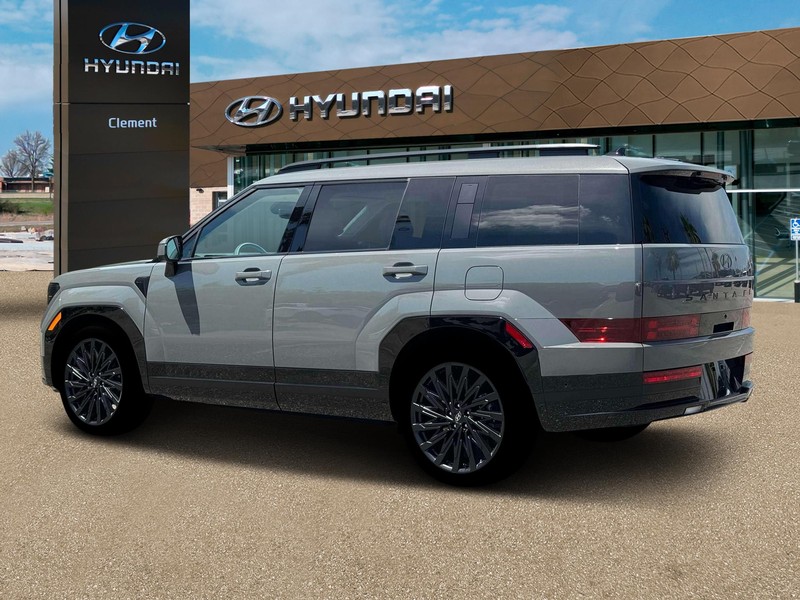 Hyundai Santa Fe Vehicle Full-screen Gallery Image 4