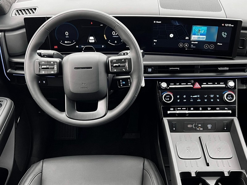Hyundai Santa Fe Vehicle Full-screen Gallery Image 17