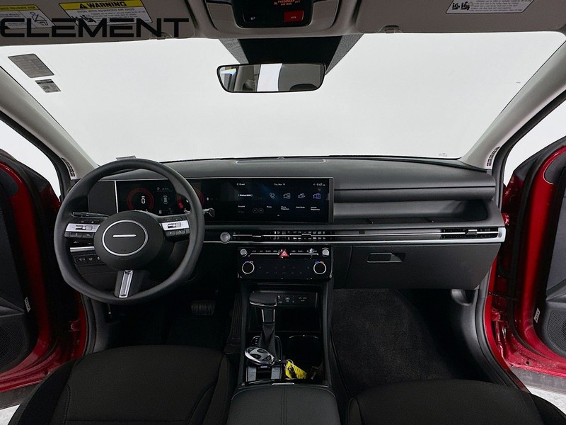 Hyundai Tucson Vehicle Full-screen Gallery Image 12