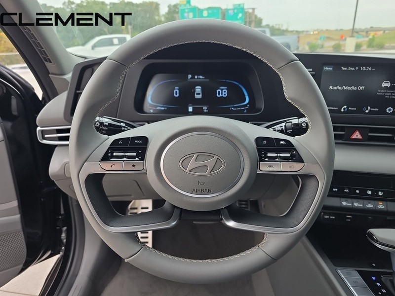 Hyundai Elantra Vehicle Full-screen Gallery Image 14