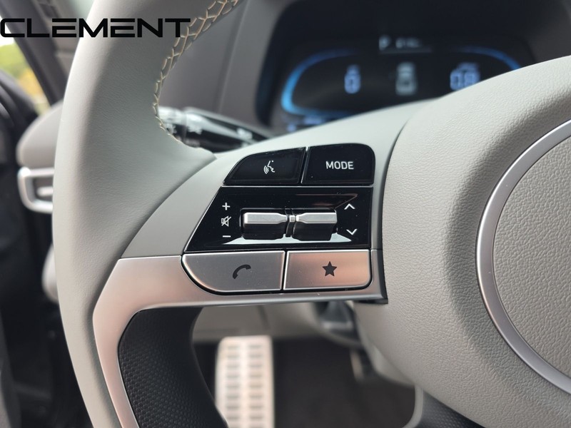 Hyundai Elantra Vehicle Full-screen Gallery Image 15