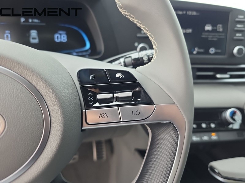 Hyundai Elantra Vehicle Full-screen Gallery Image 17