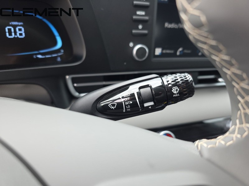 Hyundai Elantra Vehicle Full-screen Gallery Image 18