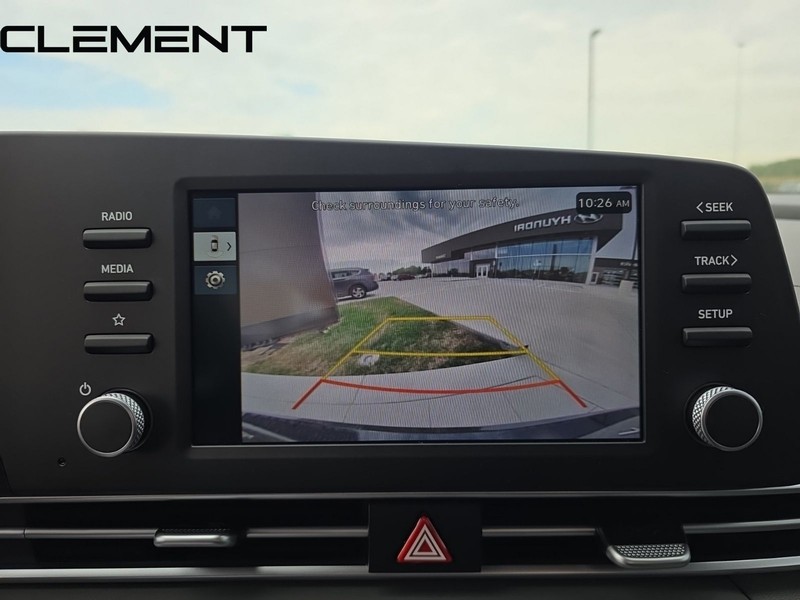 Hyundai Elantra Vehicle Full-screen Gallery Image 22