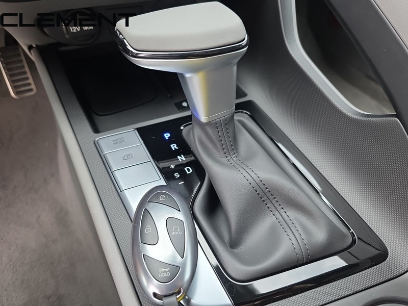 Hyundai Elantra Vehicle Full-screen Gallery Image 24