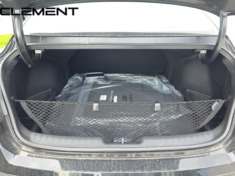 Hyundai Elantra Vehicle Full-screen Gallery Image 34