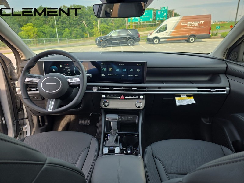 Hyundai Tucson Vehicle Full-screen Gallery Image 12