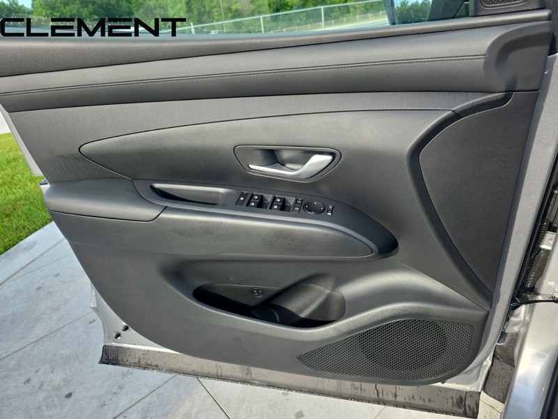 Hyundai Tucson Vehicle Full-screen Gallery Image 30