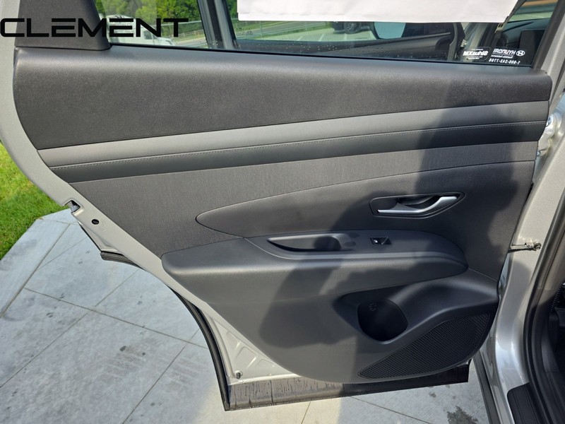 Hyundai Tucson Vehicle Full-screen Gallery Image 34