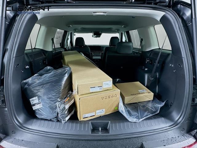 Hyundai Santa Fe Vehicle Full-screen Gallery Image 9