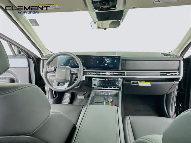 Hyundai Santa Fe Vehicle Full-screen Gallery Image 11