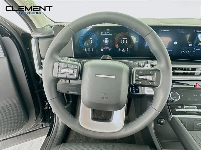 Hyundai Santa Fe Vehicle Full-screen Gallery Image 13