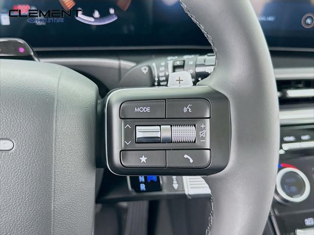 Hyundai Santa Fe Vehicle Full-screen Gallery Image 15