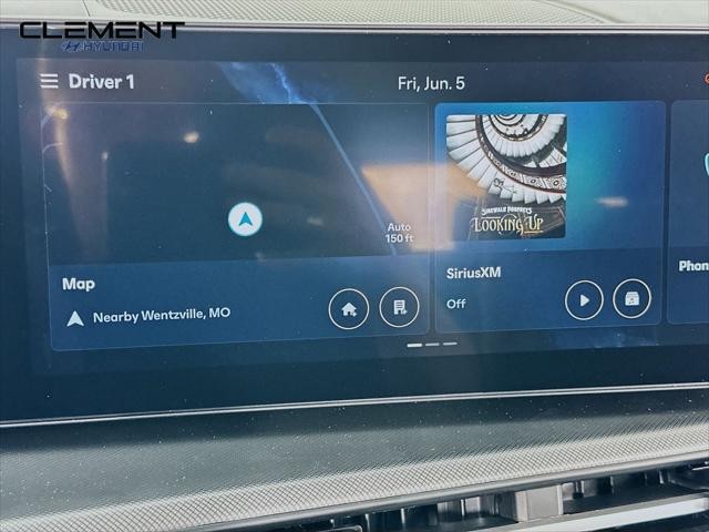 Hyundai Santa Fe Vehicle Full-screen Gallery Image 17