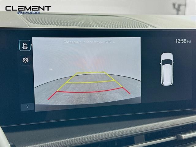 Hyundai Santa Fe Vehicle Full-screen Gallery Image 18