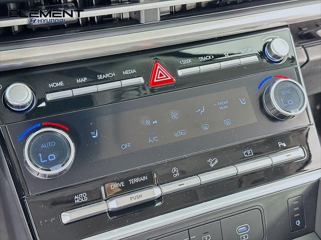Hyundai Santa Fe Vehicle Full-screen Gallery Image 19