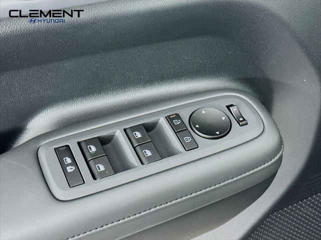Hyundai Santa Fe Vehicle Full-screen Gallery Image 23