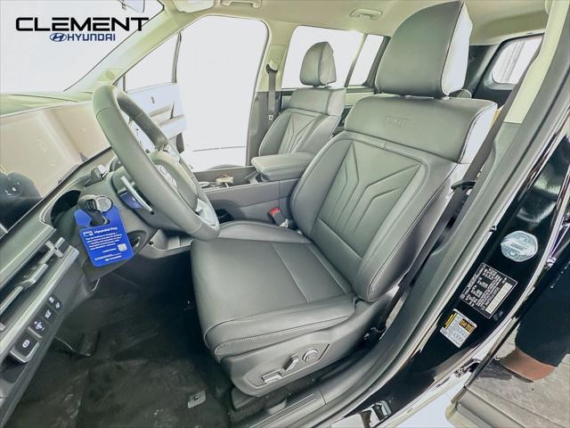 Hyundai Santa Fe Vehicle Full-screen Gallery Image 26