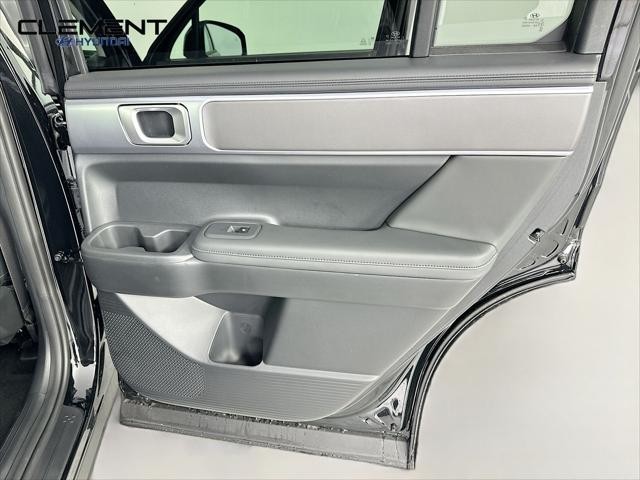 Hyundai Santa Fe Vehicle Full-screen Gallery Image 27